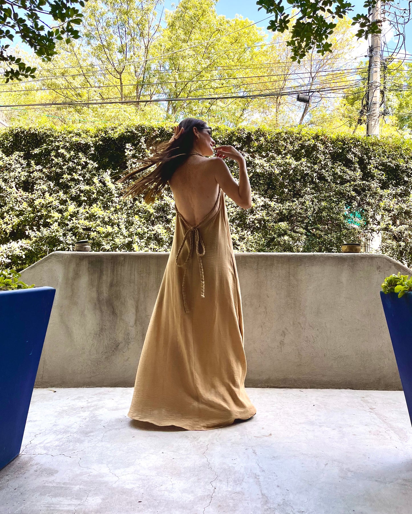 Vestido halter trenzado | oro