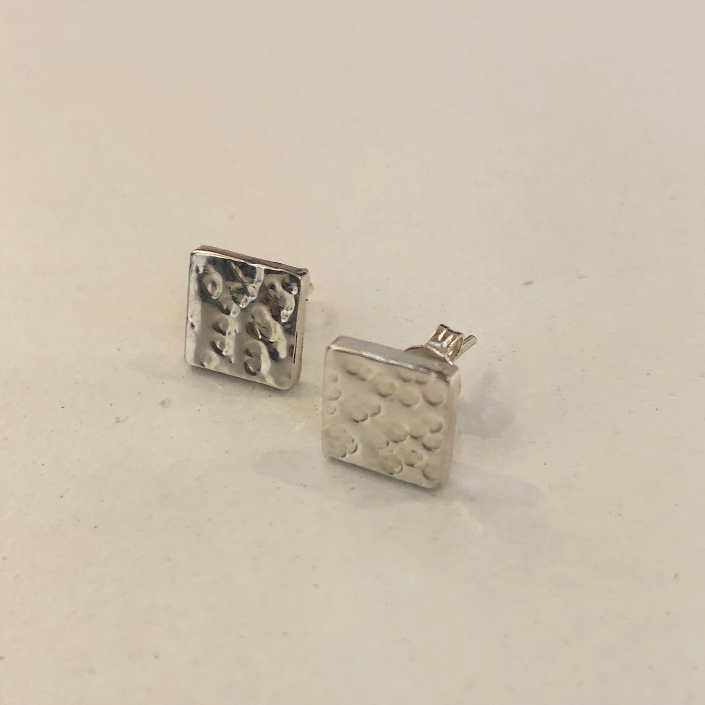 Arete cuadrado