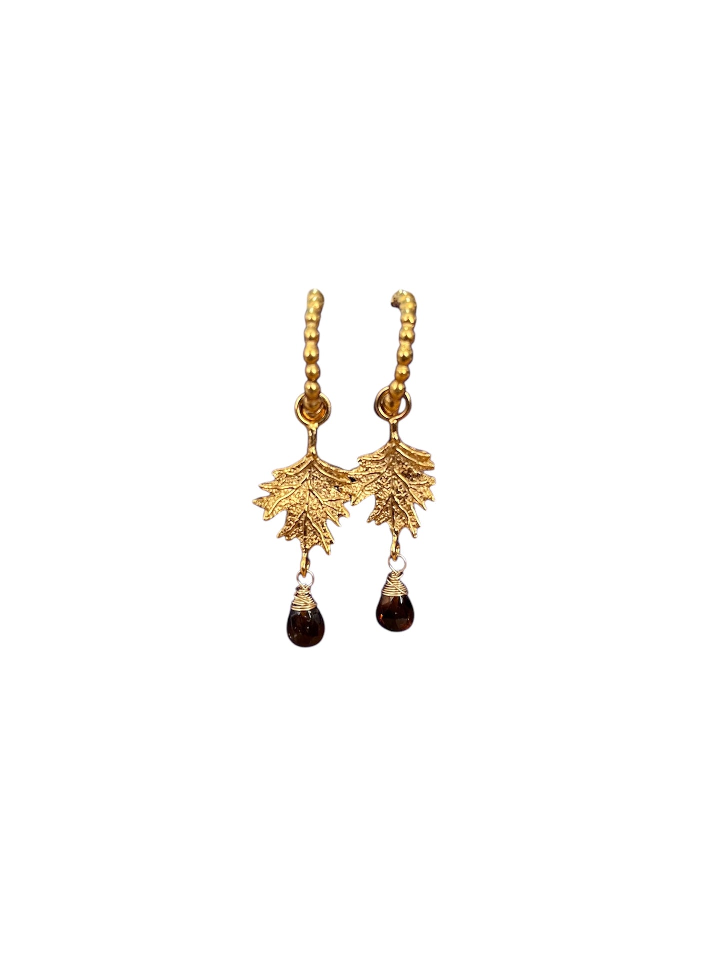 Arete hoja encino con piedra