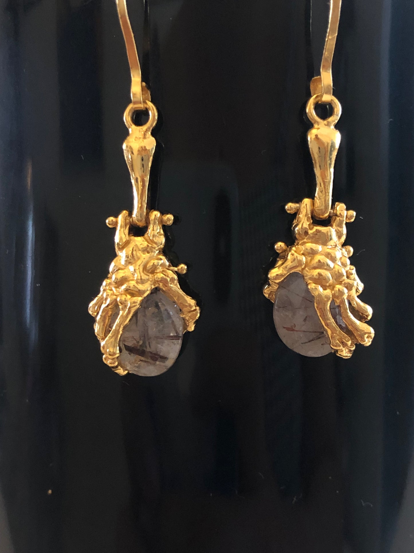 Arete mano de calavera