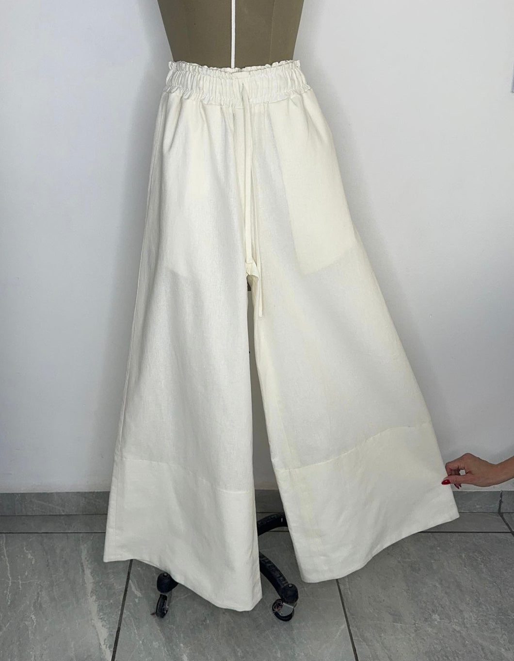 Pantalón amplio 100% lino