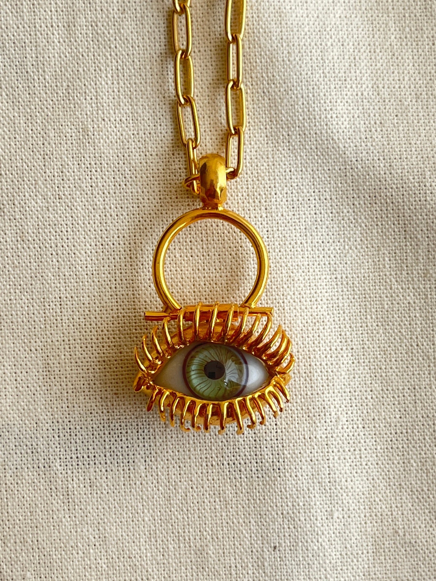 Collar ojo grande