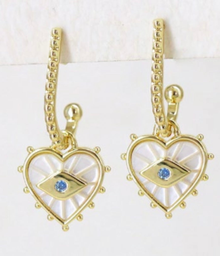 Arete corazón madre perla