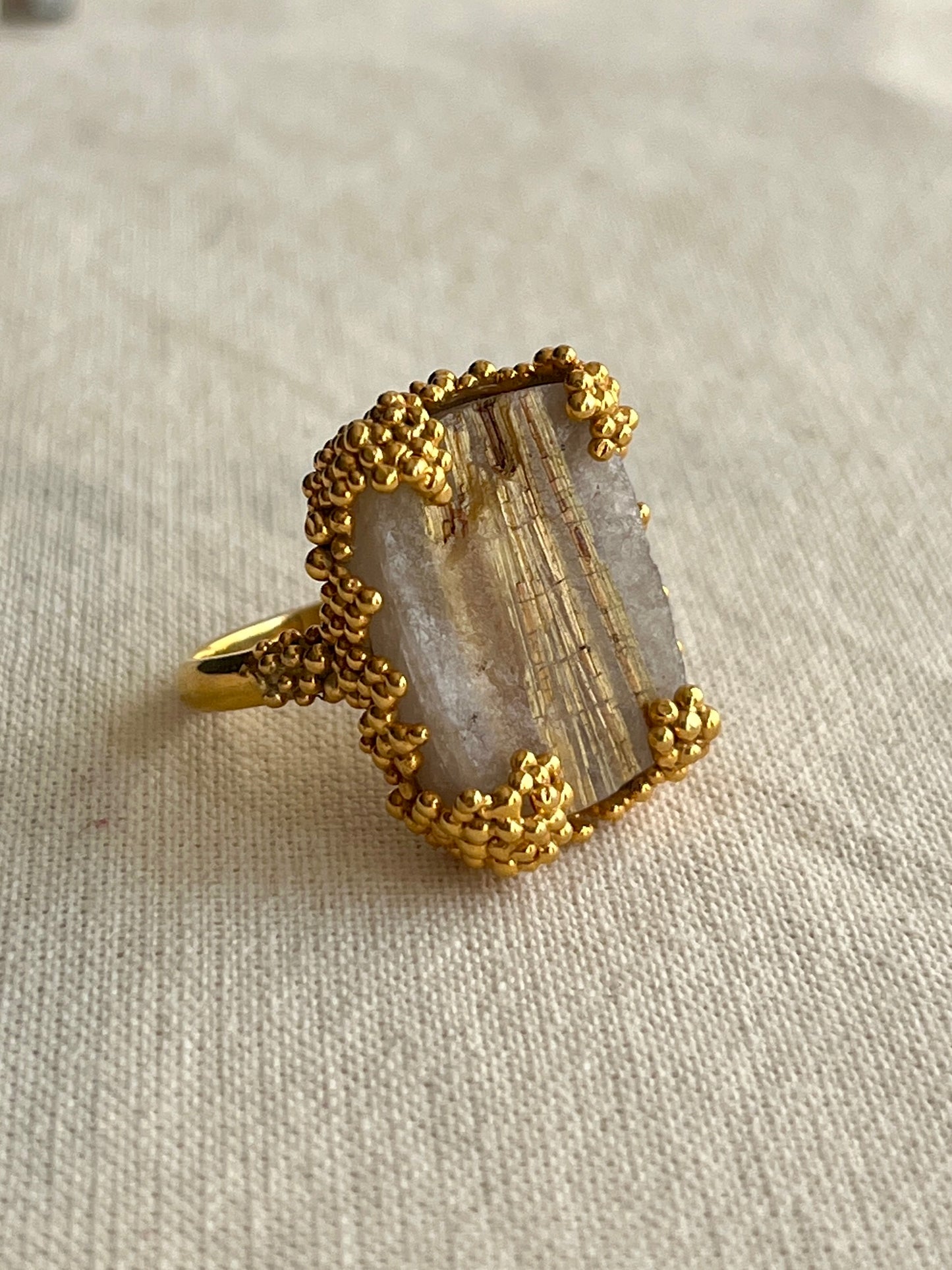 Anillo cuarzo rutilado en bruto