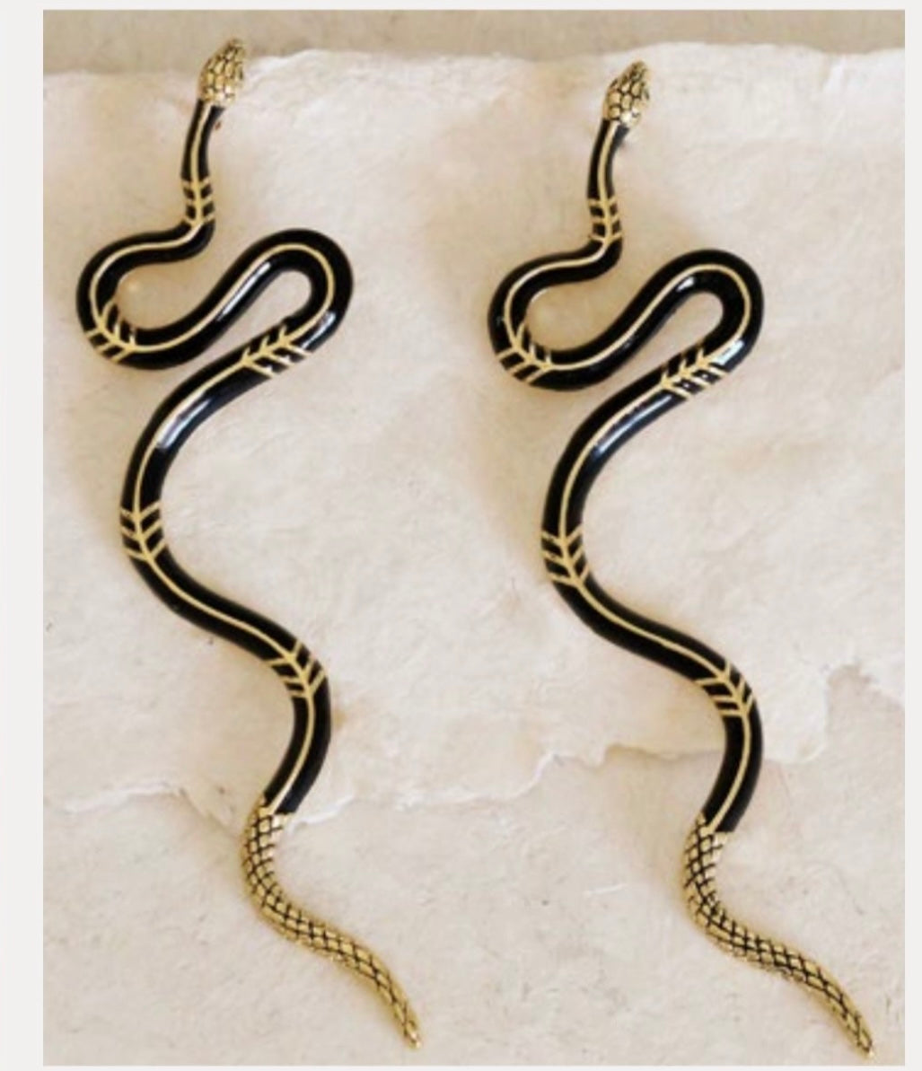 Arete vibora negro esmaltado