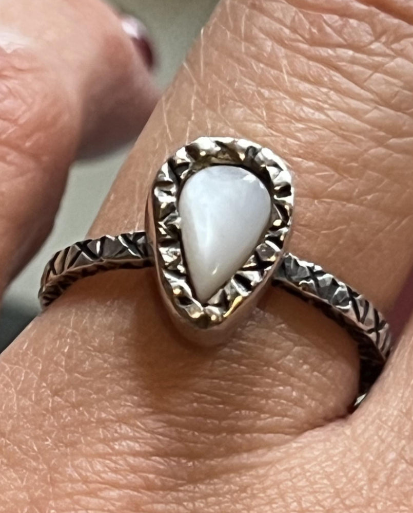 Anillo madre perla gota