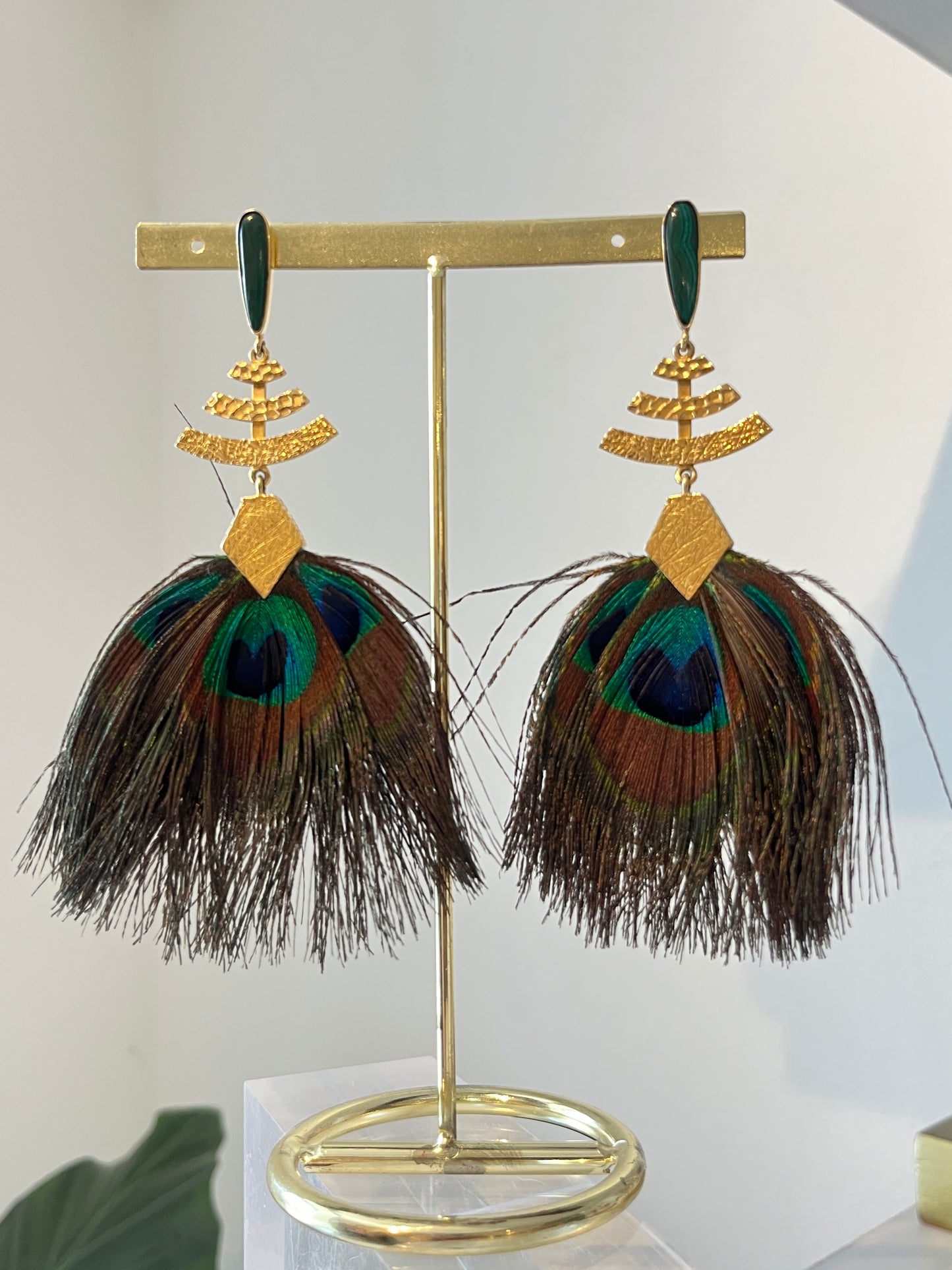 Aretes pavo real dorado