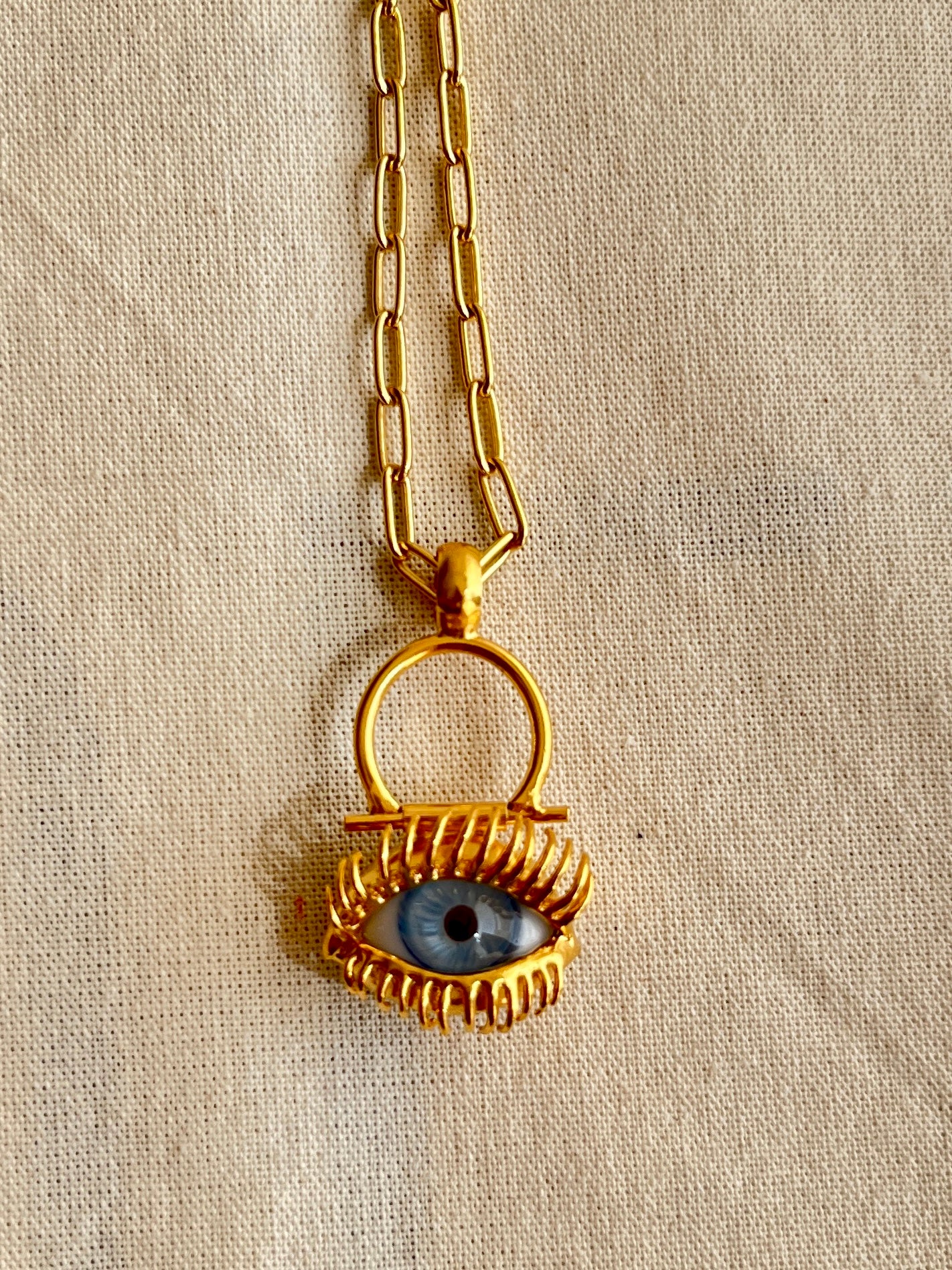 Collar ojo grande