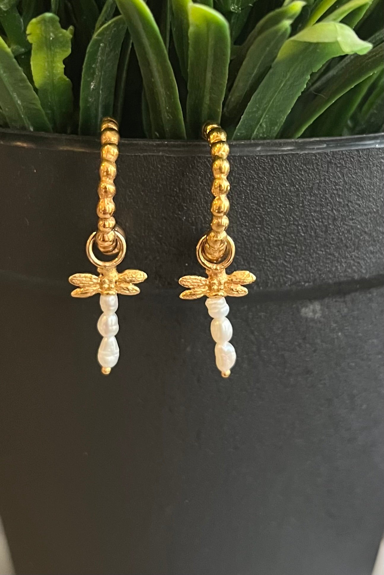 Arete libélula con perla
