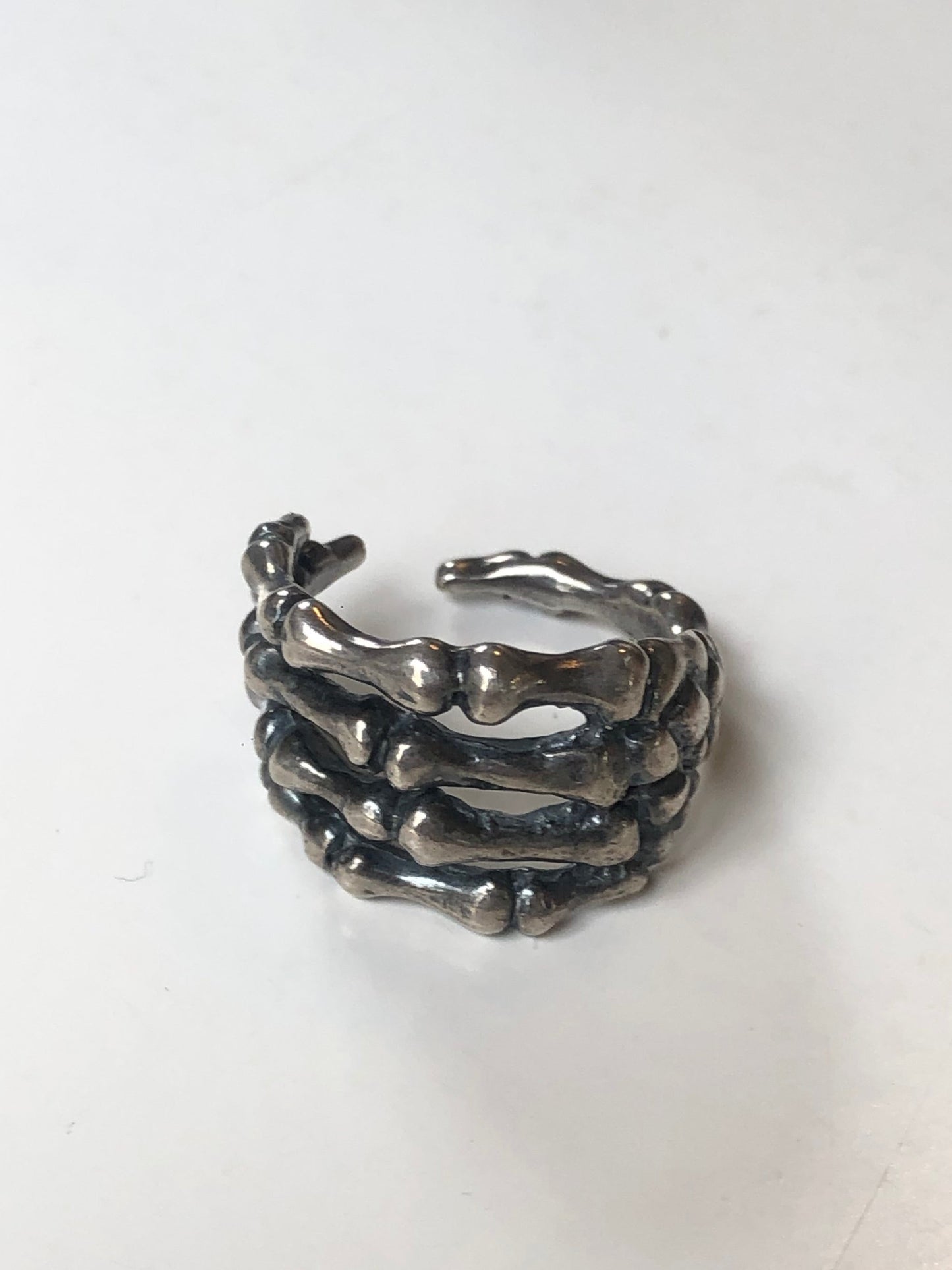 Anillo mano calavera Plata