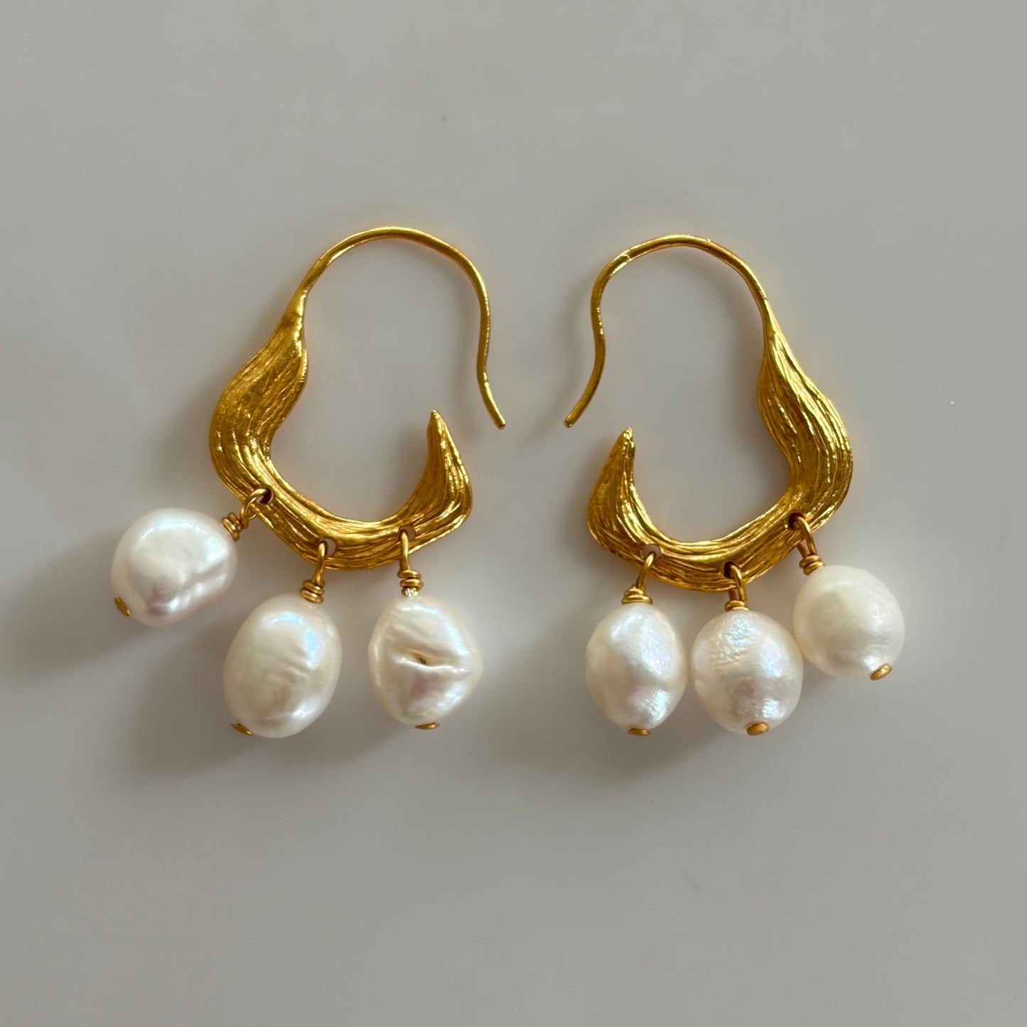 Aretes gancho triple perla