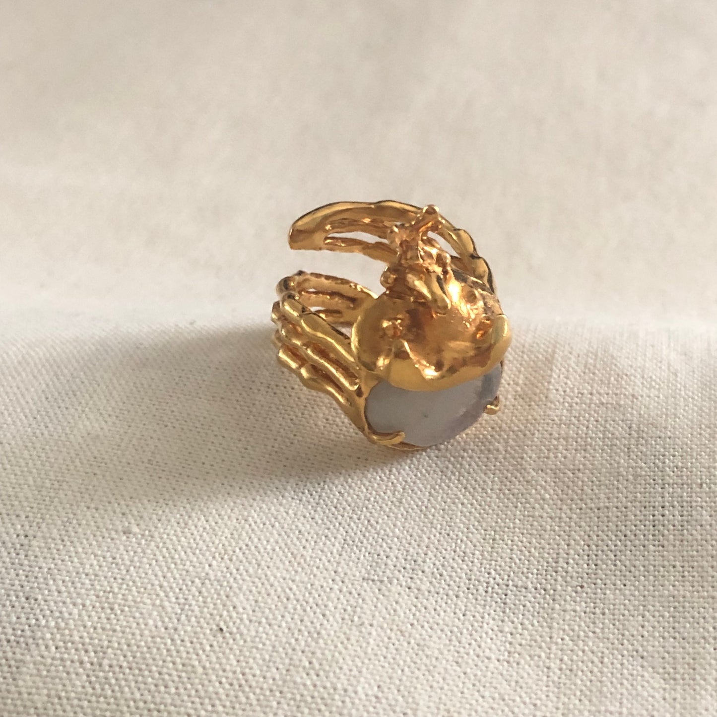 Anillo escarabajo grande piedra luna