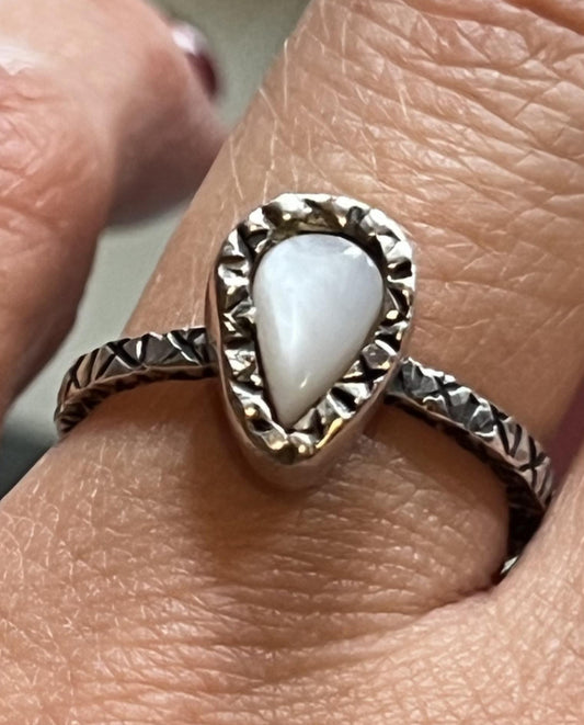 Anillo madre perla gota