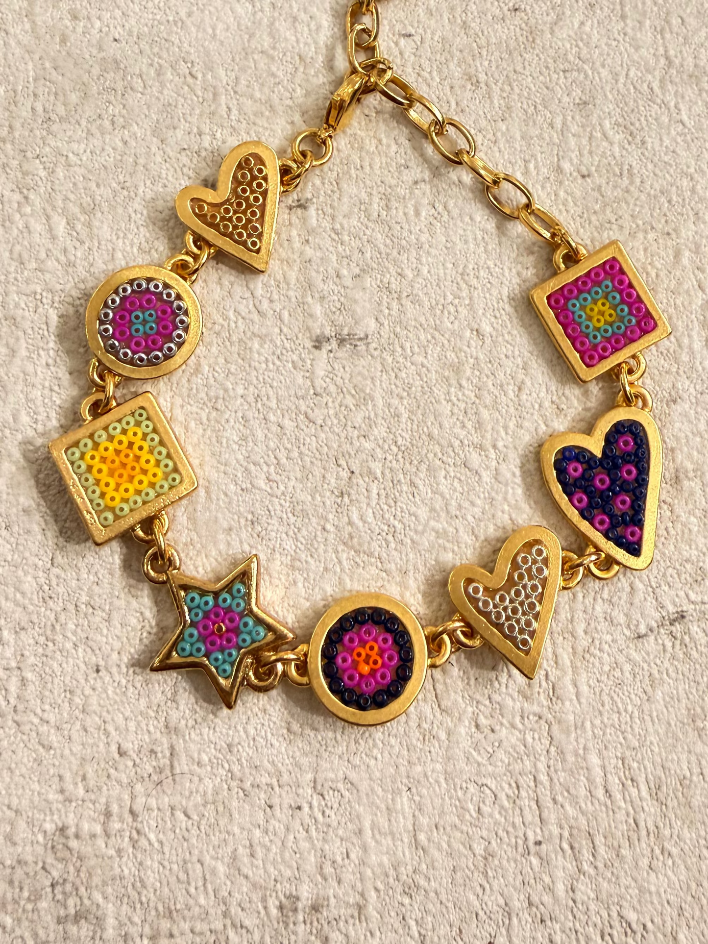 Pulsera 8 dijes variados